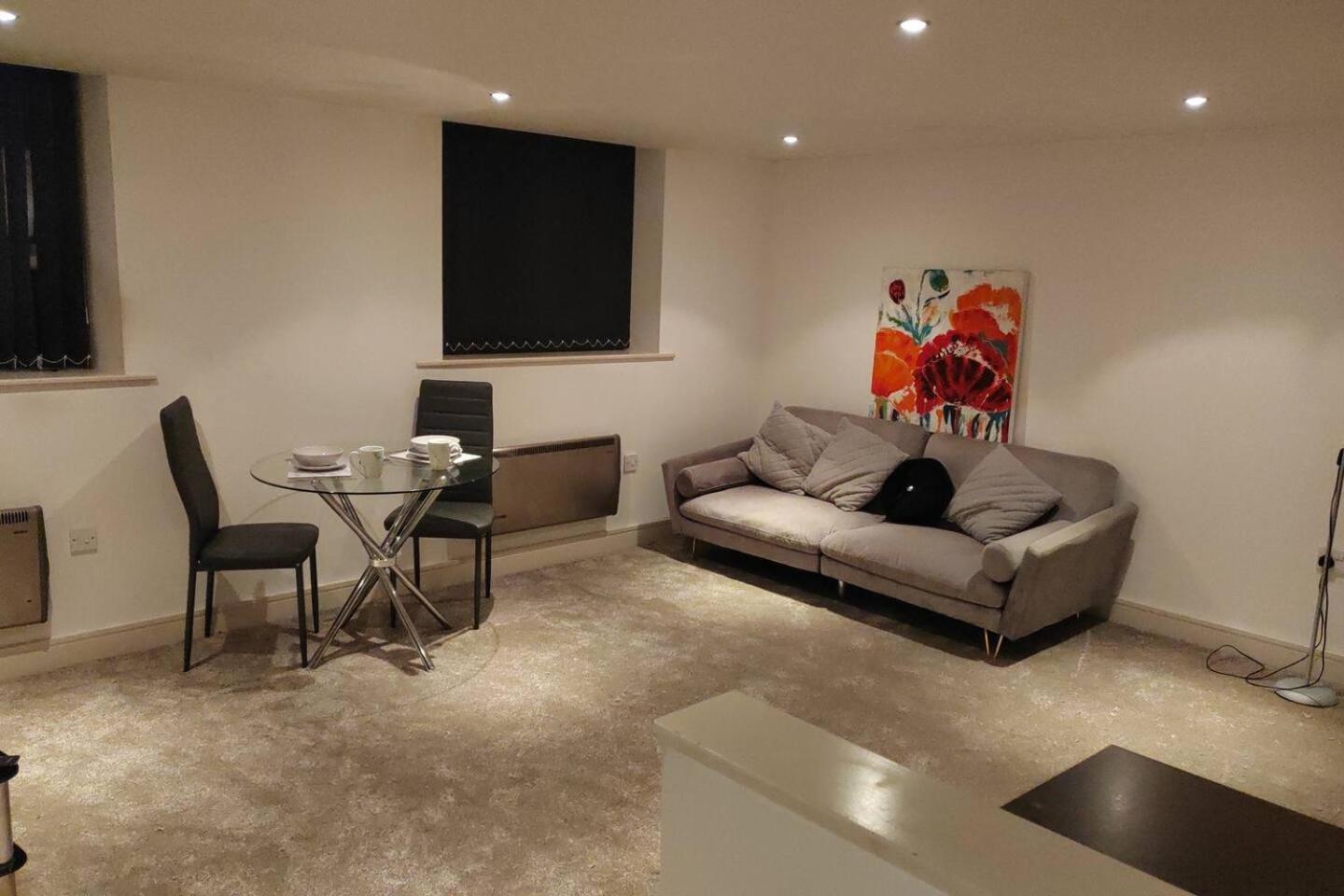 Lovely 1 Bedroom Apartment With Free Parking & Gym Kirkburton المظهر الخارجي الصورة