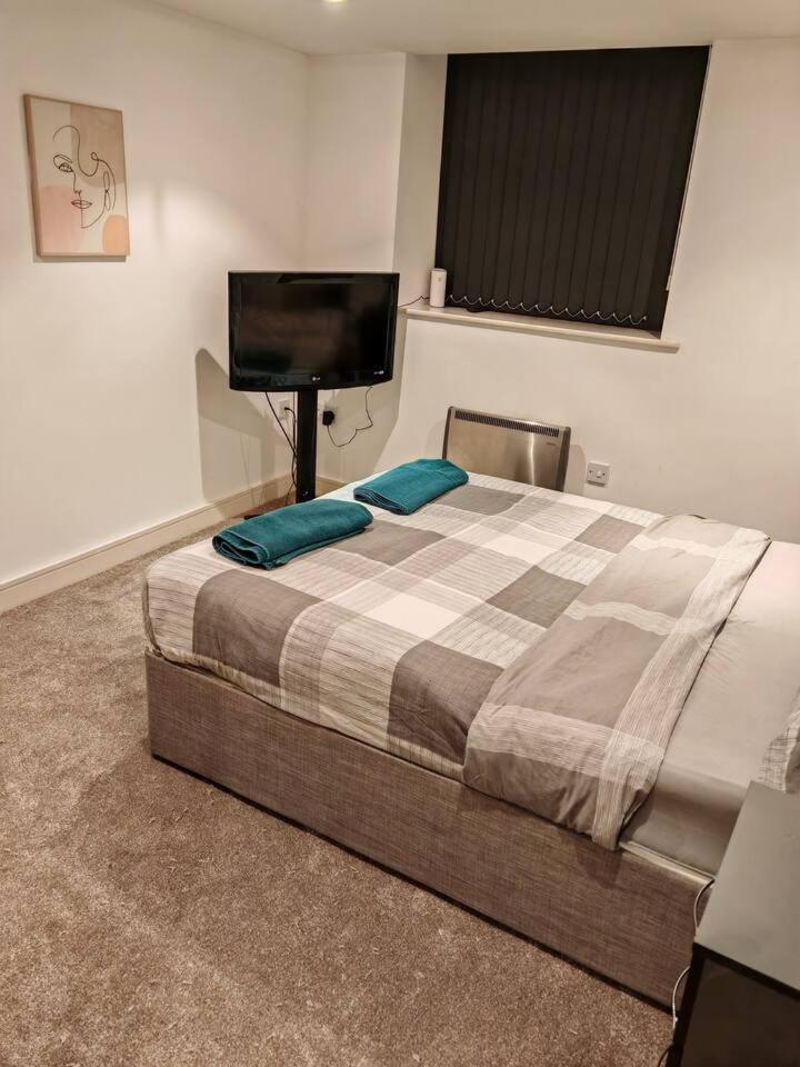 Lovely 1 Bedroom Apartment With Free Parking & Gym Kirkburton المظهر الخارجي الصورة