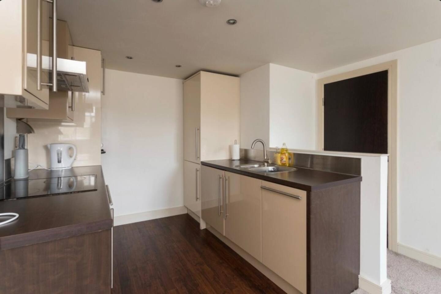 Lovely 1 Bedroom Apartment With Free Parking & Gym Kirkburton المظهر الخارجي الصورة