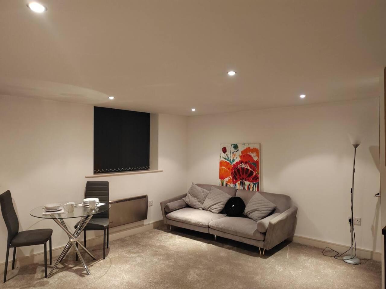 Lovely 1 Bedroom Apartment With Free Parking & Gym Kirkburton المظهر الخارجي الصورة