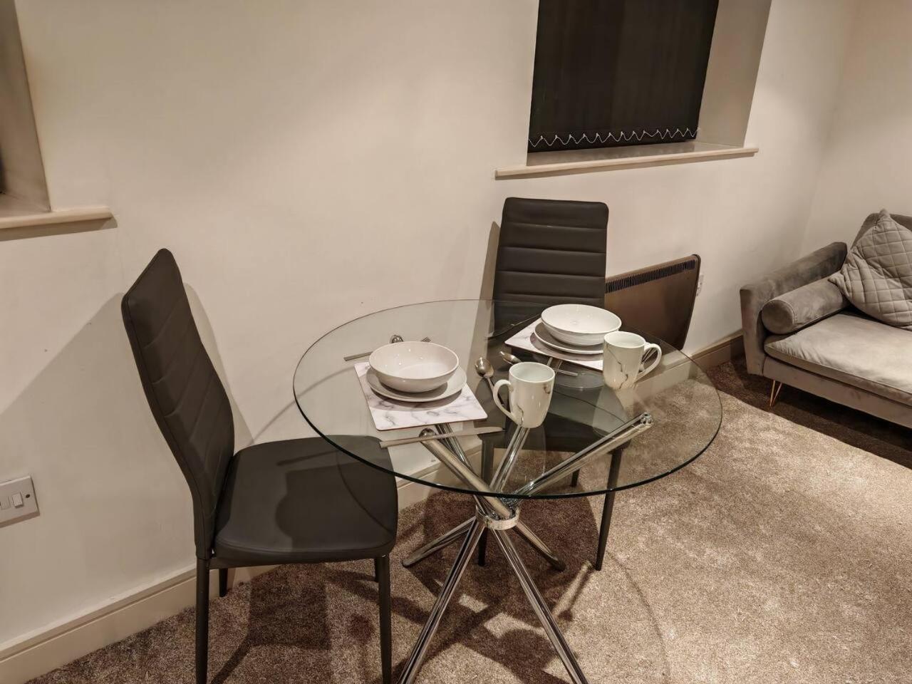 Lovely 1 Bedroom Apartment With Free Parking & Gym Kirkburton المظهر الخارجي الصورة