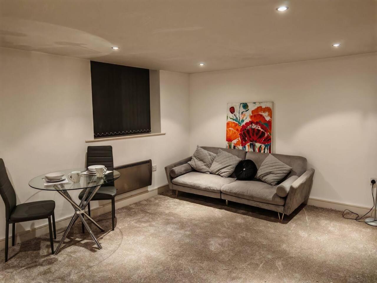 Lovely 1 Bedroom Apartment With Free Parking & Gym Kirkburton المظهر الخارجي الصورة