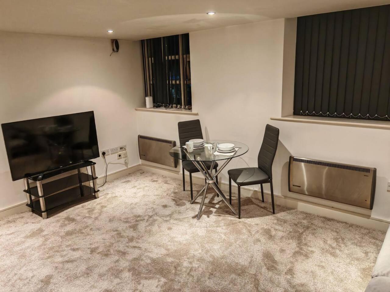 Lovely 1 Bedroom Apartment With Free Parking & Gym Kirkburton المظهر الخارجي الصورة