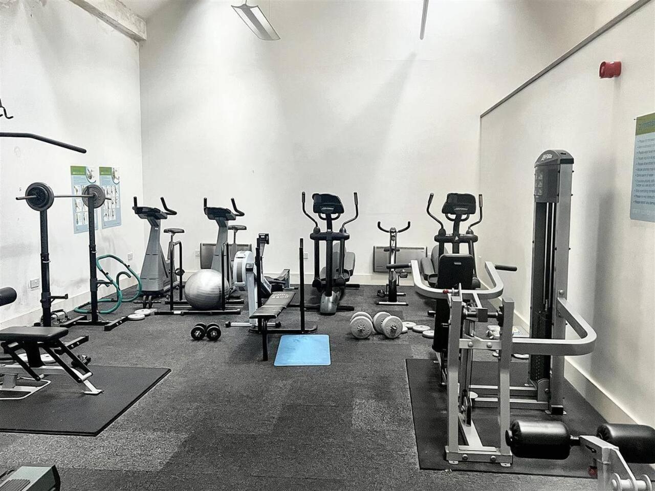Lovely 1 Bedroom Apartment With Free Parking & Gym Kirkburton المظهر الخارجي الصورة